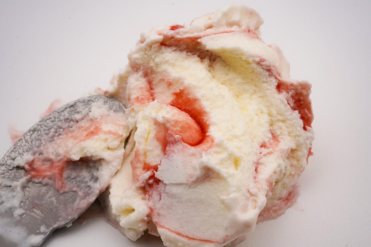 ファミマ先行ロッテ　爽　贅沢濃味バニラ　甘熟濃苺ソースたっぷり