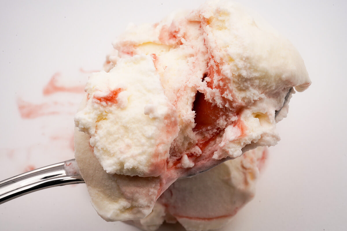 ファミマ先行ロッテ　爽　贅沢濃味バニラ　甘熟濃苺ソースたっぷり