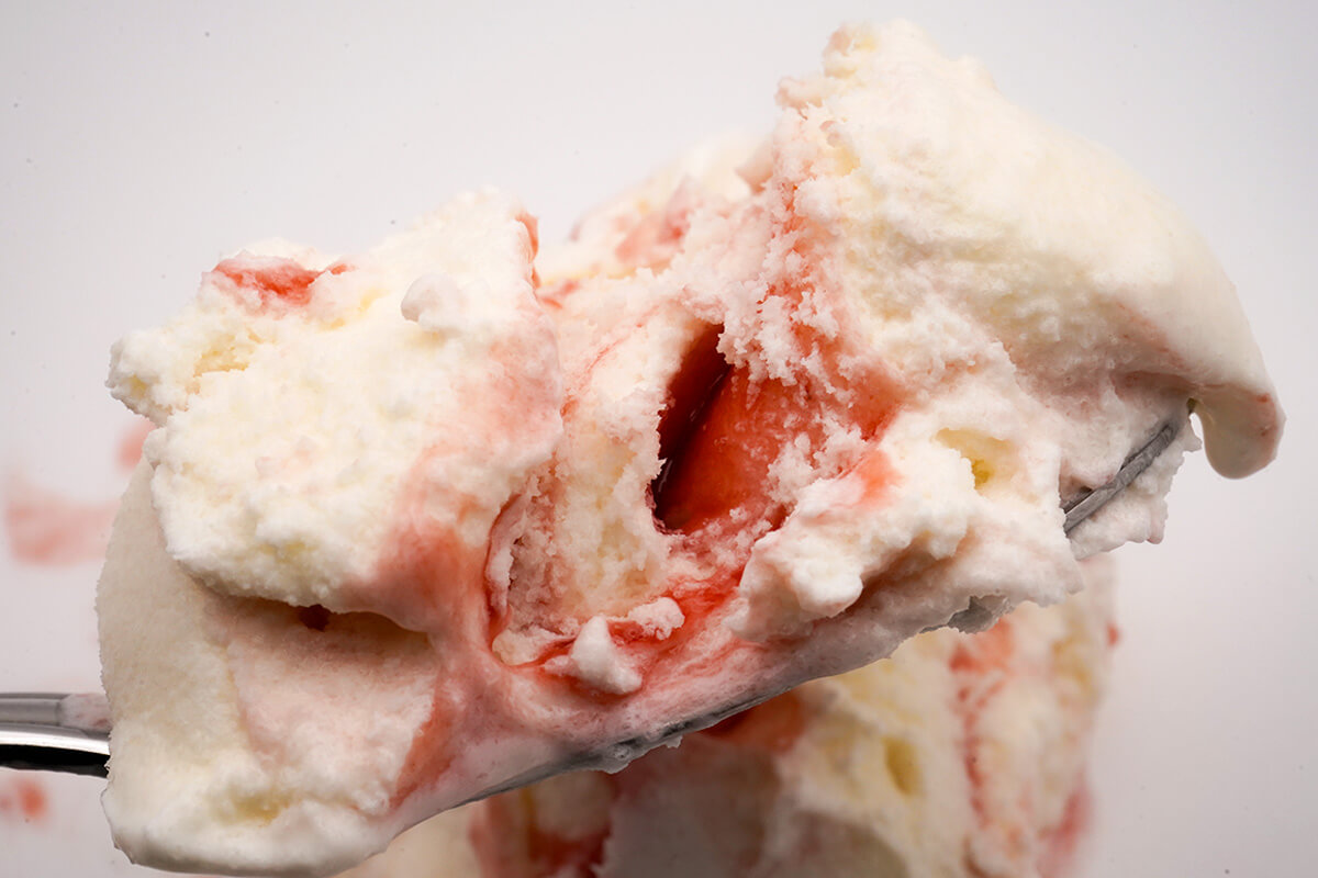 ファミマ先行ロッテ　爽　贅沢濃味バニラ　甘熟濃苺ソースたっぷり