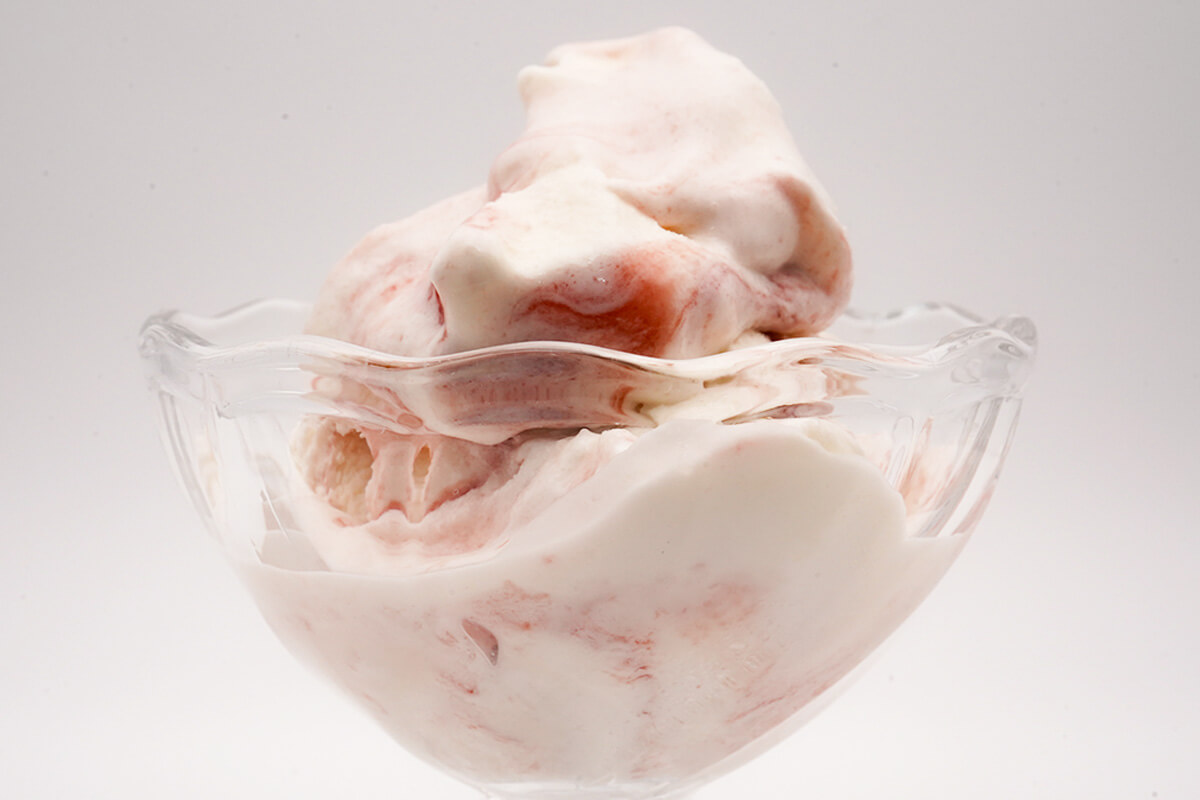 ファミマ先行ロッテ　爽　贅沢濃味バニラ　甘熟濃苺ソースたっぷり