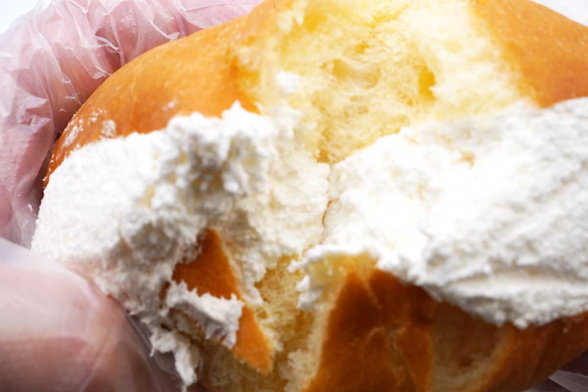 ファミマ生コッペパン（たっぷりミルクホイップ）