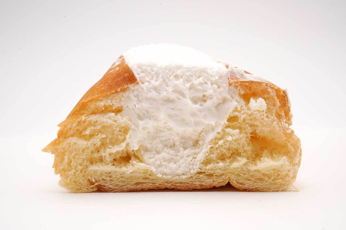 ファミマ生コッペパン（たっぷりミルクホイップ）