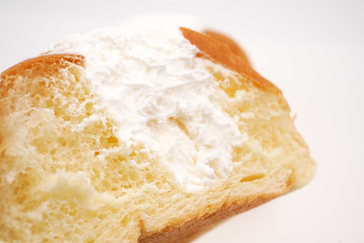 ファミマ生コッペパン（たっぷりミルクホイップ）