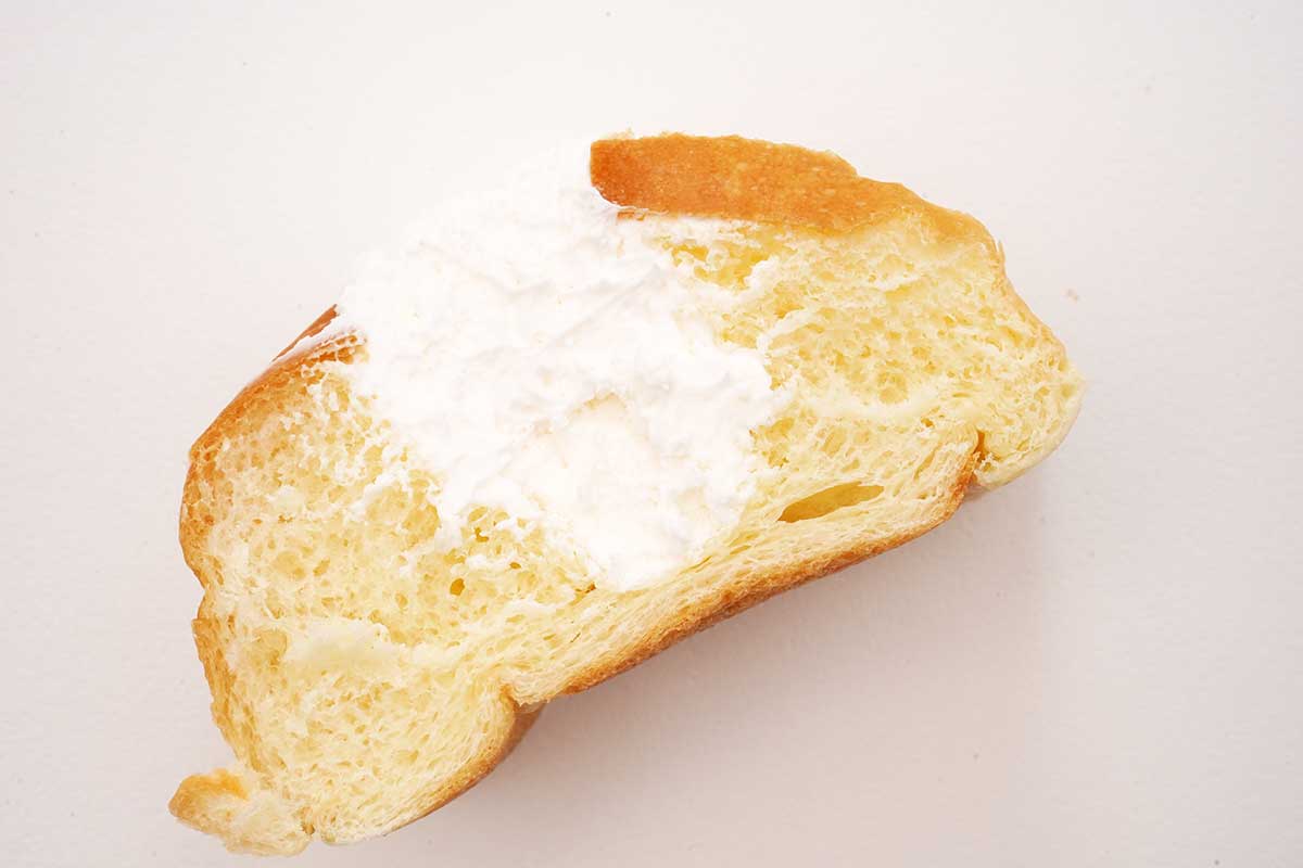 ファミマ生コッペパン（たっぷりミルクホイップ）