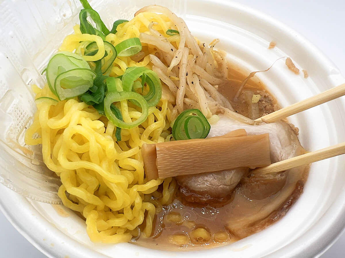 セブンイレブン札幌すみれ監修濃厚みそラーメン