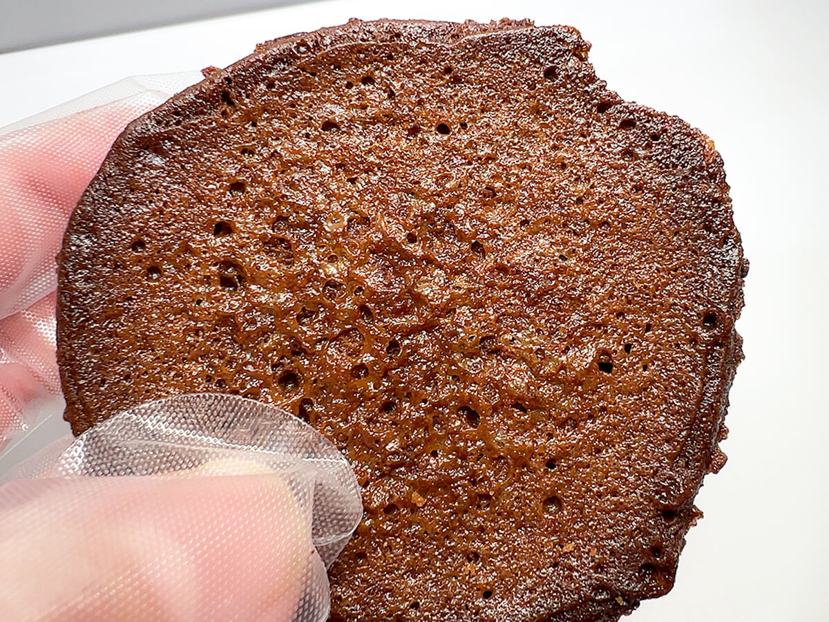 セブンイレブン「７プレミアム　チョコブラウニーサンド　パキチョコ」