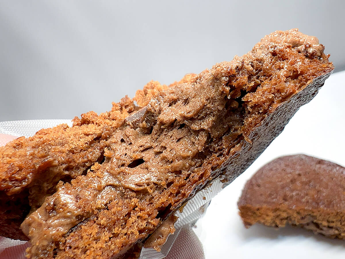 セブンイレブン「７プレミアム　チョコブラウニーサンド　パキチョコ」