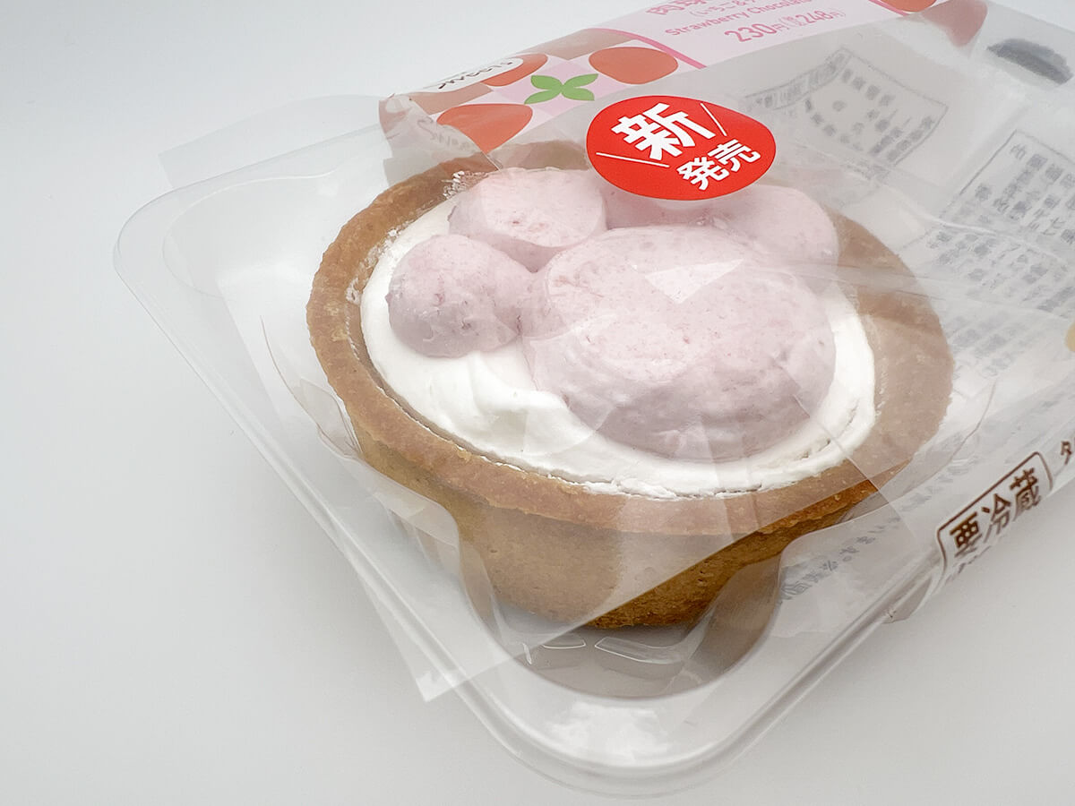 ファミマ「肉球タルト(いちご&チョコ)」