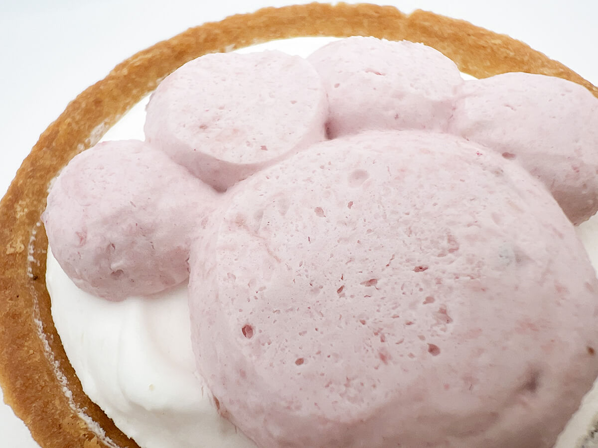 ファミマ「肉球タルト(いちご&チョコ)」