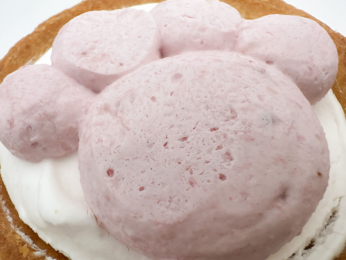 ファミマ「肉球タルト(いちご&チョコ)」