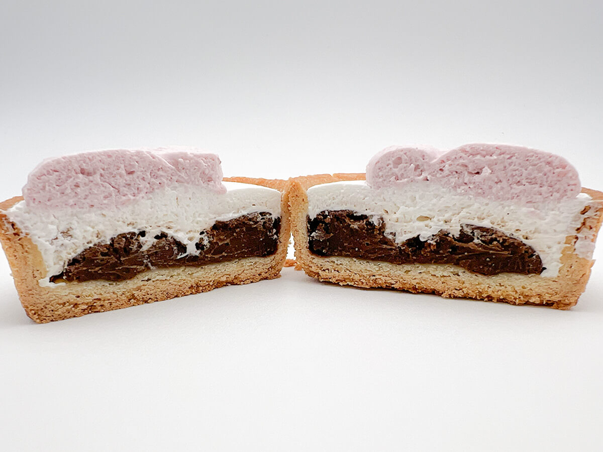 ファミマ「肉球タルト(いちご&チョコ)」