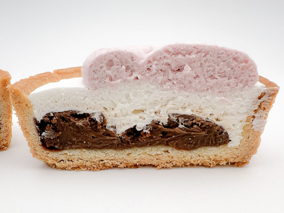 ファミマ「肉球タルト(いちご&チョコ)」