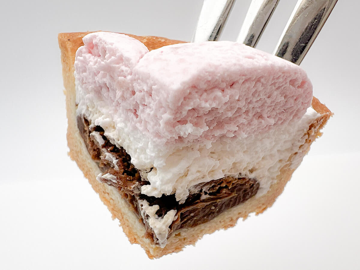 ファミマ「肉球タルト(いちご&チョコ)」