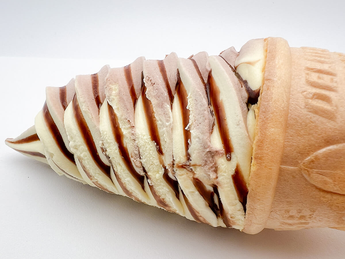 ファミマ「赤城　たっぷりソフト　チョコバナナ」