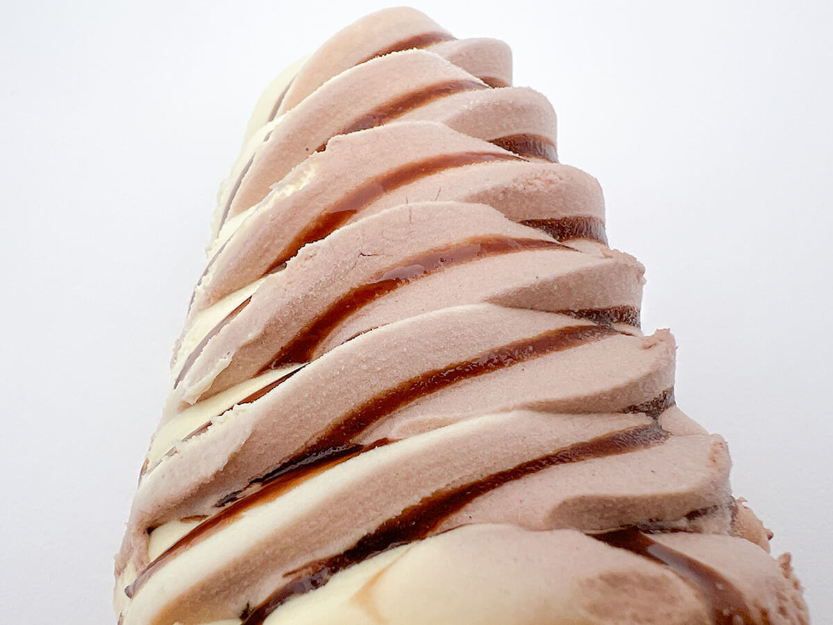 ファミマ「赤城　たっぷりソフト　チョコバナナ」