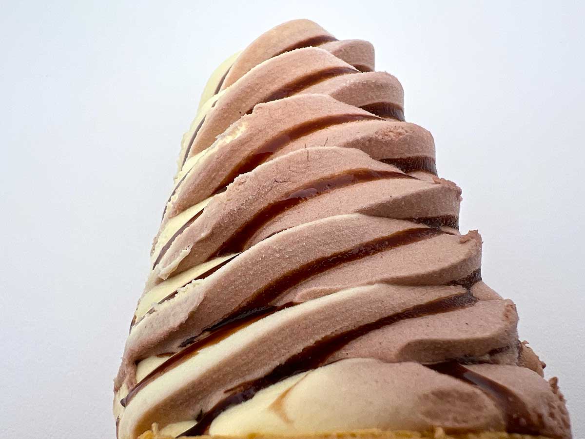 ファミマ「赤城　たっぷりソフト　チョコバナナ」