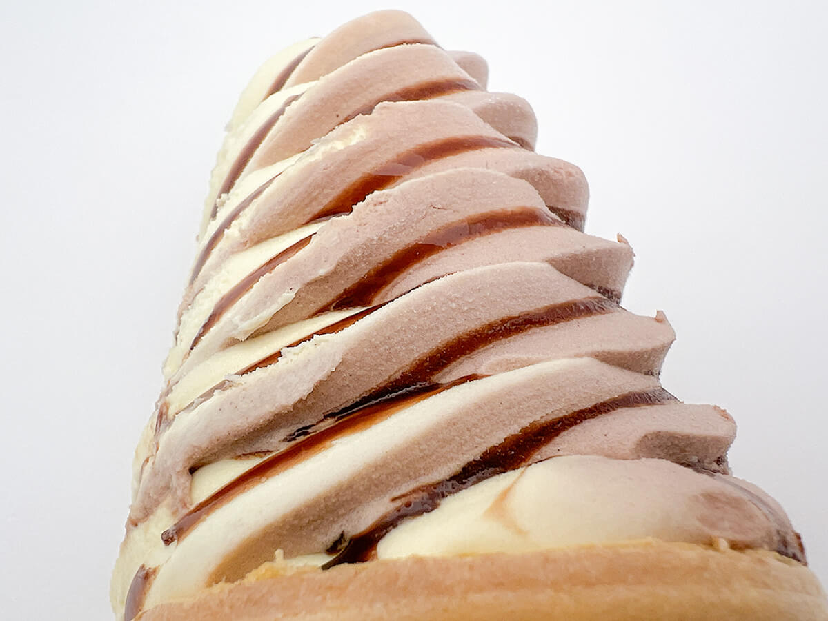 ファミマ「赤城　たっぷりソフト　チョコバナナ」