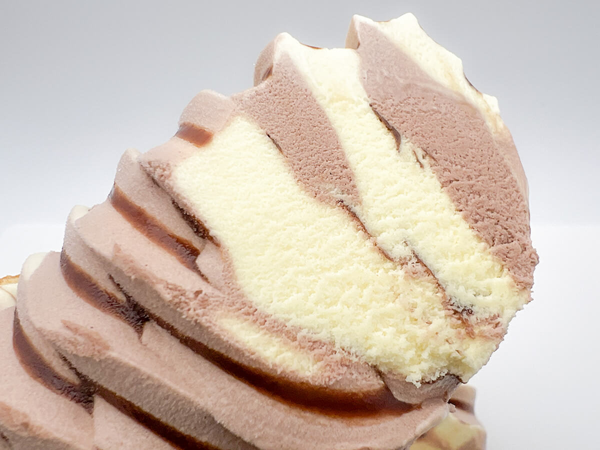 ファミマ「赤城　たっぷりソフト　チョコバナナ」