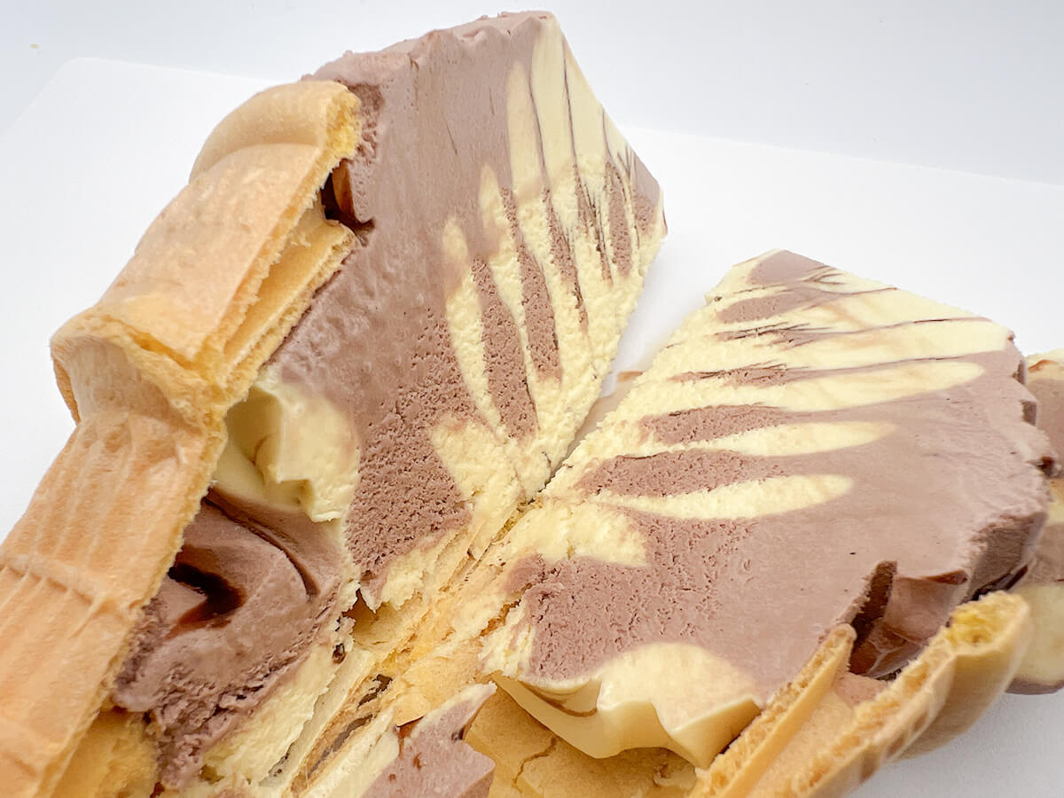 ファミマ「赤城　たっぷりソフト　チョコバナナ」