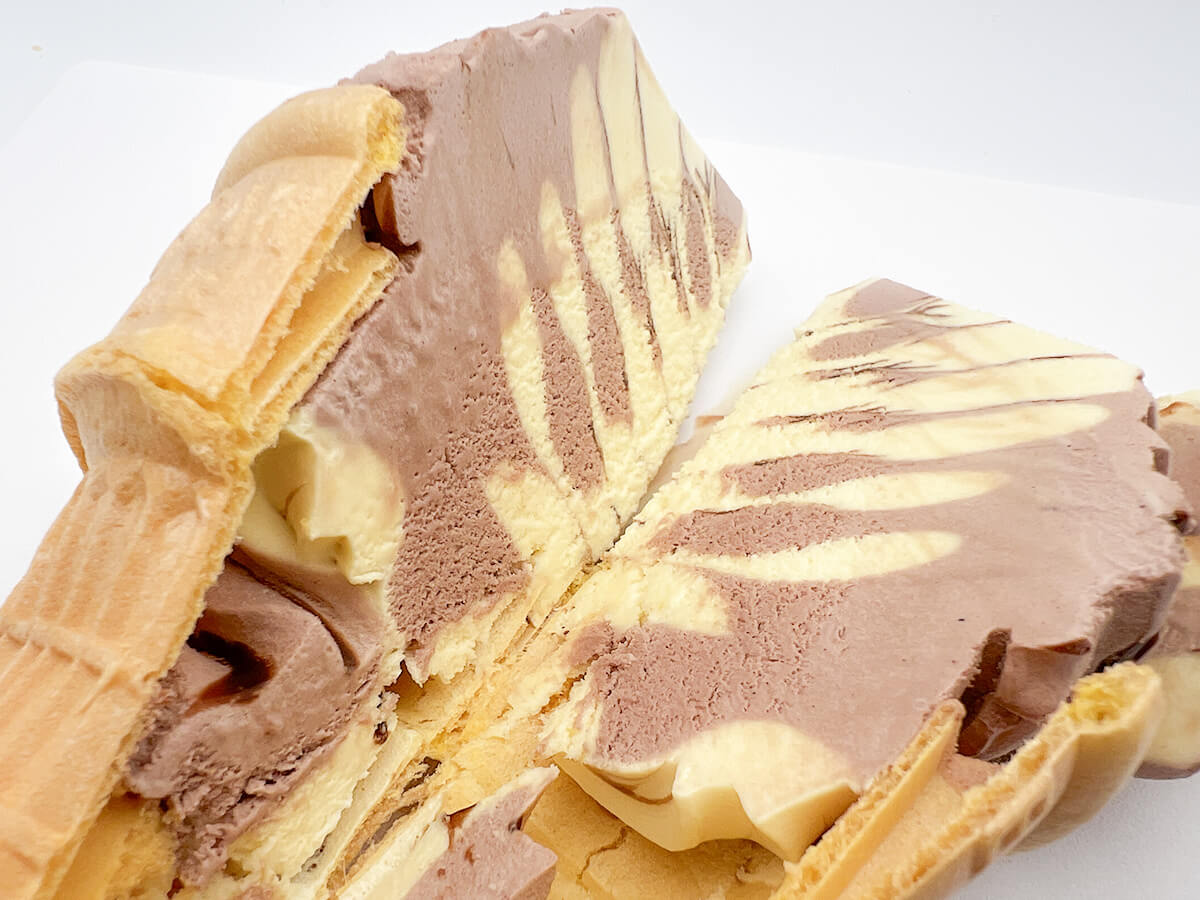 ファミマ「赤城　たっぷりソフト　チョコバナナ」