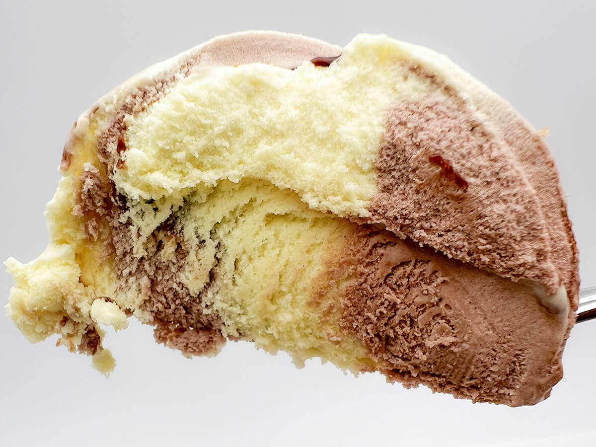 ファミマ「赤城　たっぷりソフト　チョコバナナ」