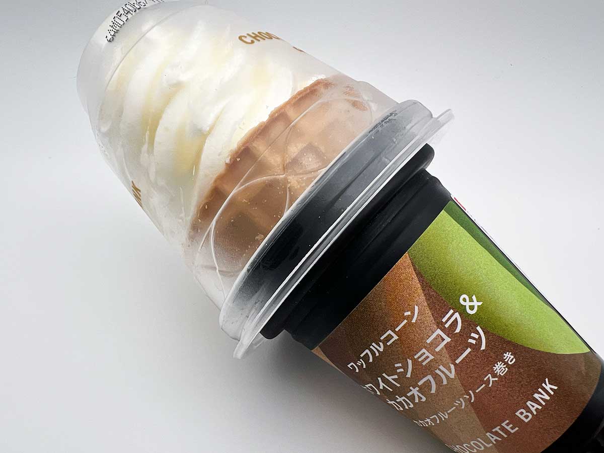 セブンイレブンチョコレートバンク　ワッフルコーン　ショコラ＆カカオフルーツ