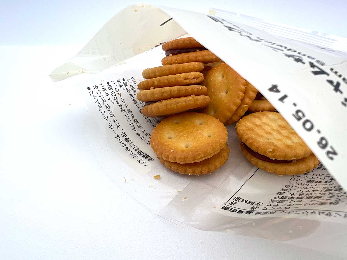 無印良品「無選別 いちごジャムサンドクラッカー」