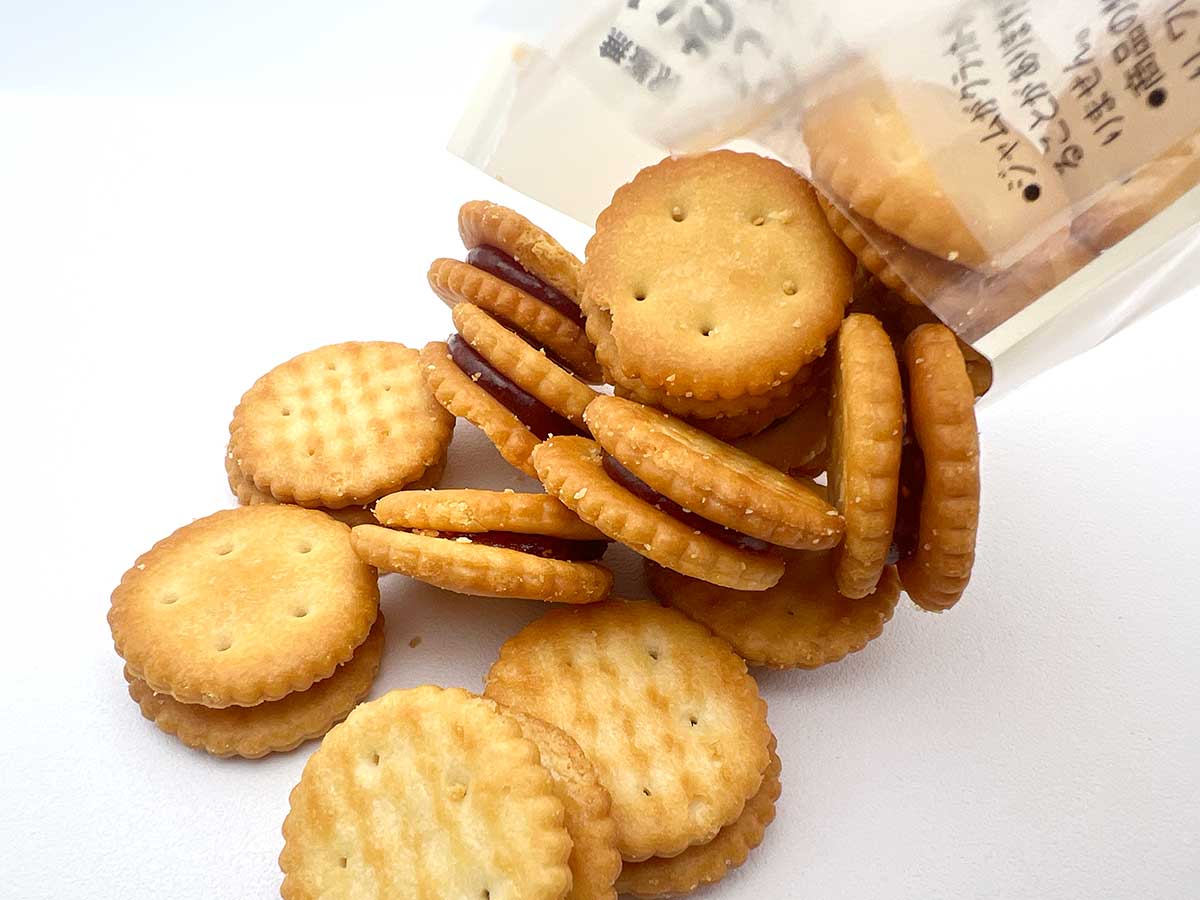 無印良品「無選別 いちごジャムサンドクラッカー」