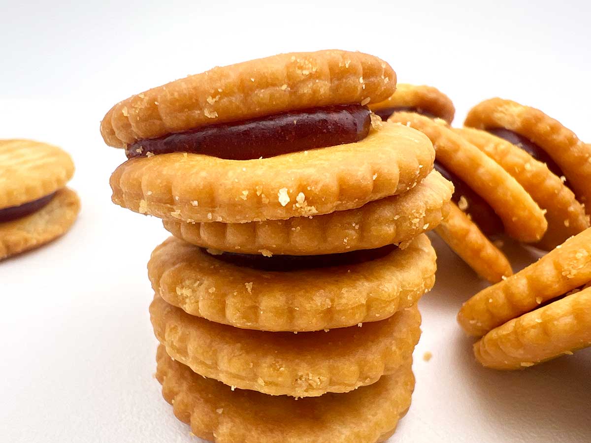 無印良品「無選別 いちごジャムサンドクラッカー」