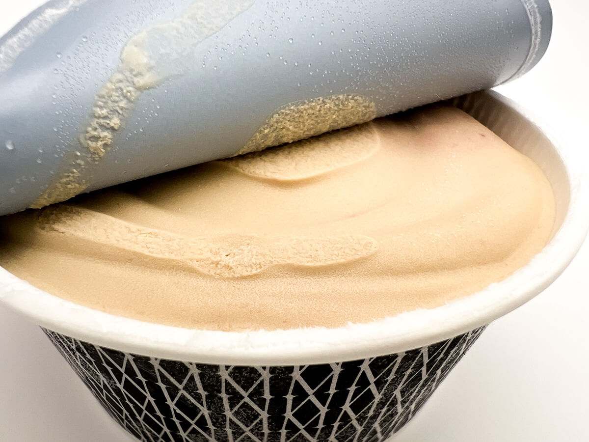 セブンイレブン限定「森永　モウスペシャル　いちごミルクティー」