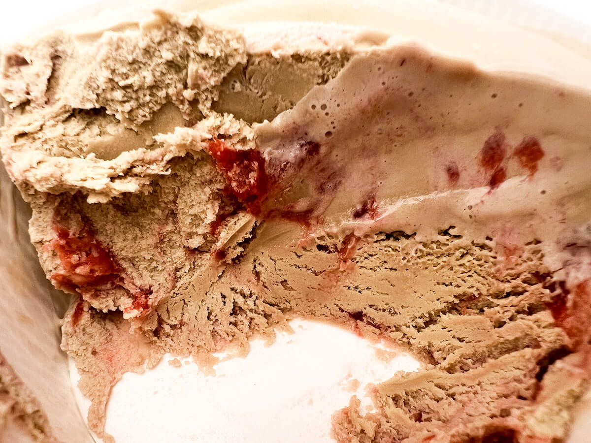 セブンイレブン限定「森永　モウスペシャル　いちごミルクティー」