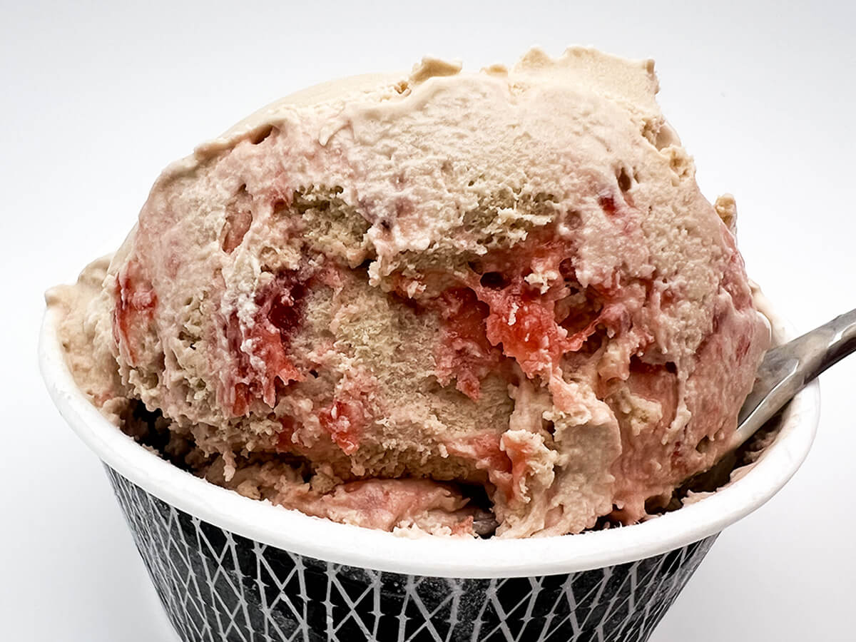 セブンイレブン限定「森永　モウスペシャル　いちごミルクティー」