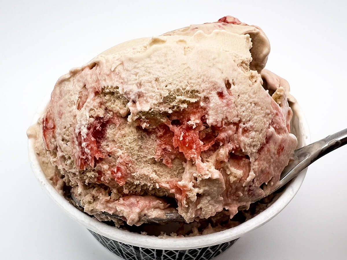 セブンイレブン限定「森永　モウスペシャル　いちごミルクティー」