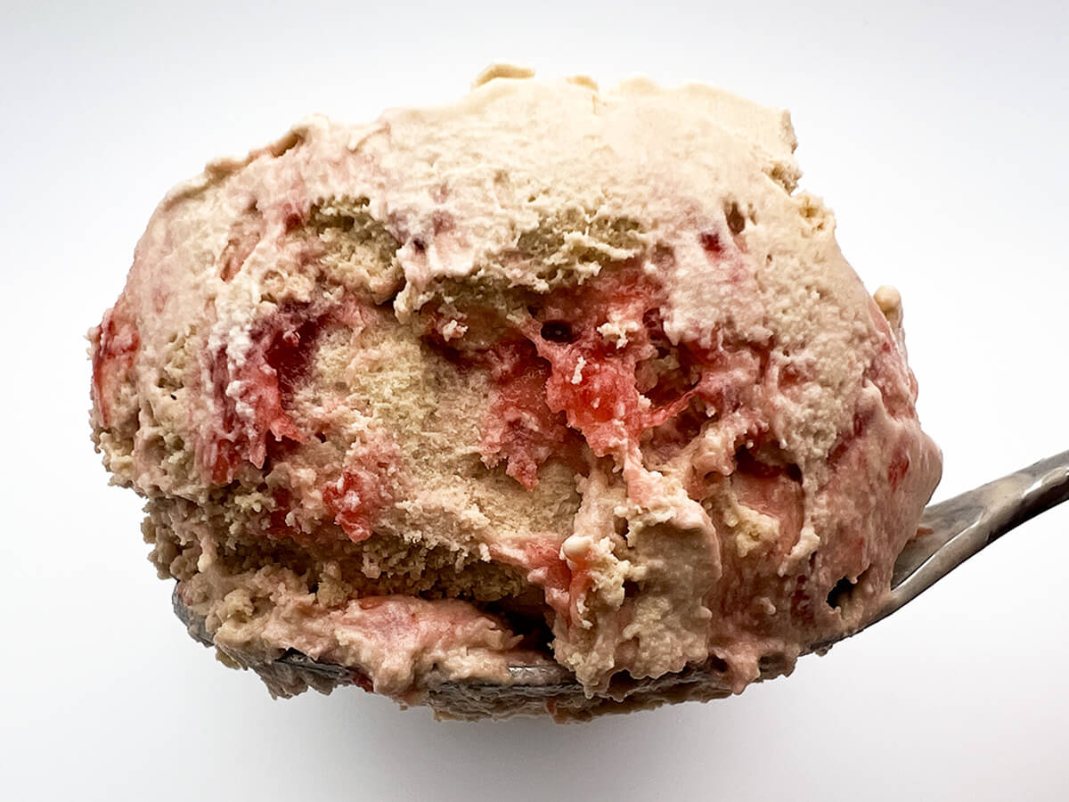 セブンイレブン限定「森永　モウスペシャル　いちごミルクティー」