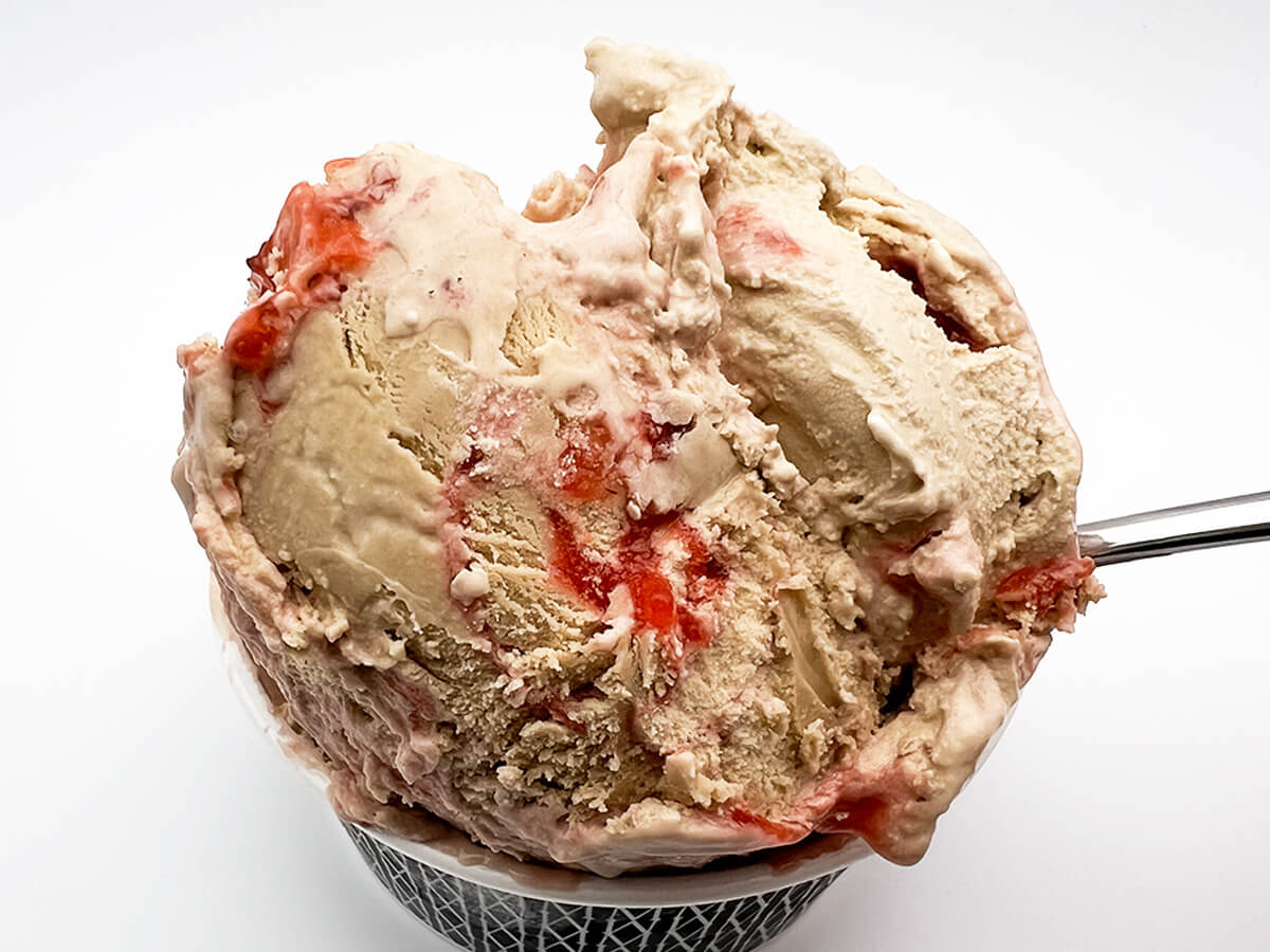 セブンイレブン限定「森永　モウスペシャル　いちごミルクティー」