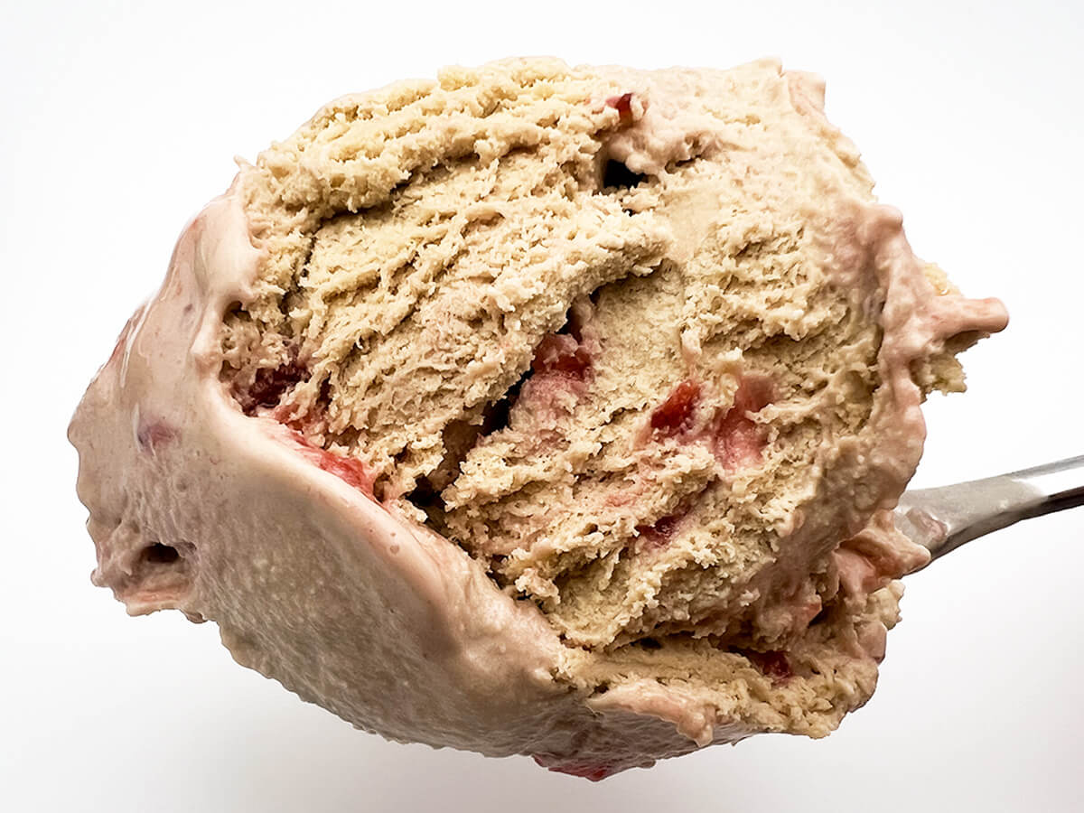 セブンイレブン限定「森永　モウスペシャル　いちごミルクティー」