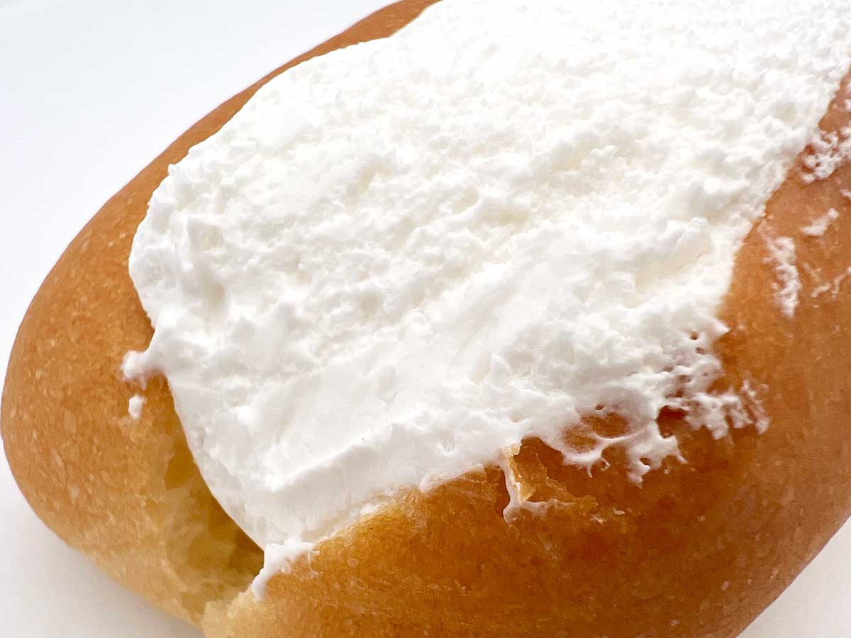 ファミマ生コッペパン（たっぷりミルクホイップ）