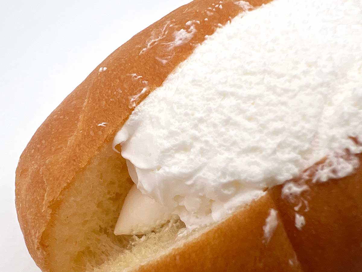 ファミマ生コッペパン（たっぷりミルクホイップ）