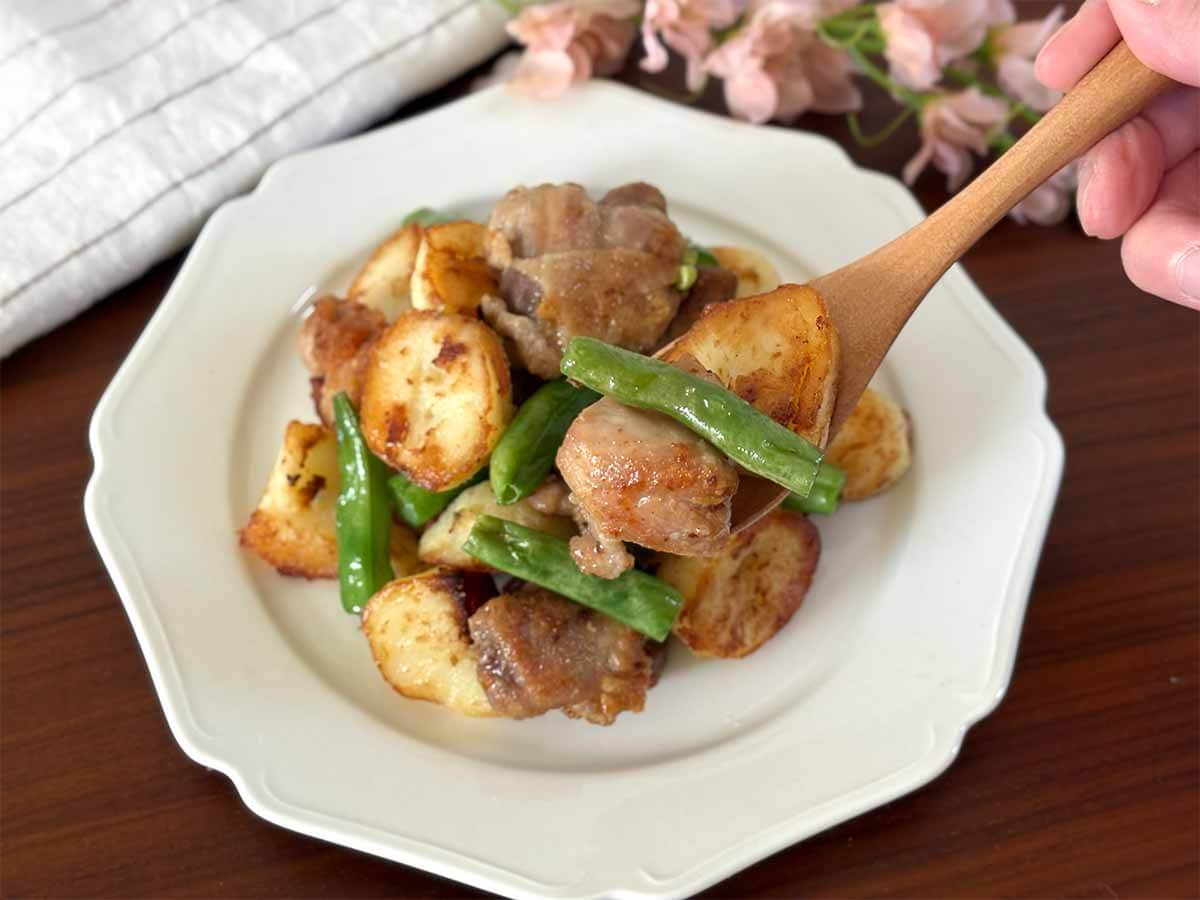 タサン志麻さん「カリカリじゃがいもと鶏のソテー」