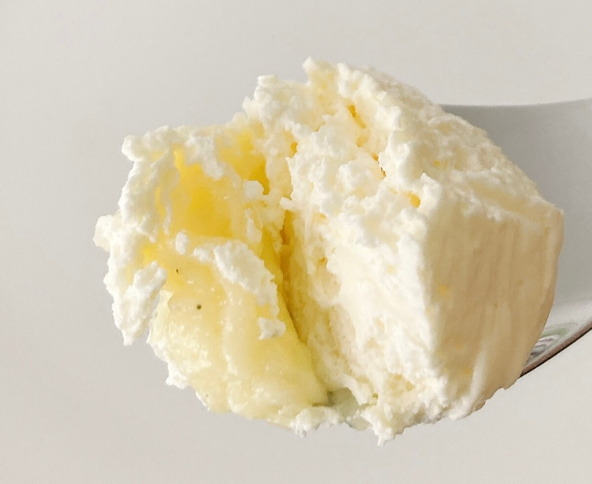 ファミリーマート「たっぷりクリームのクレームブリュレパン」