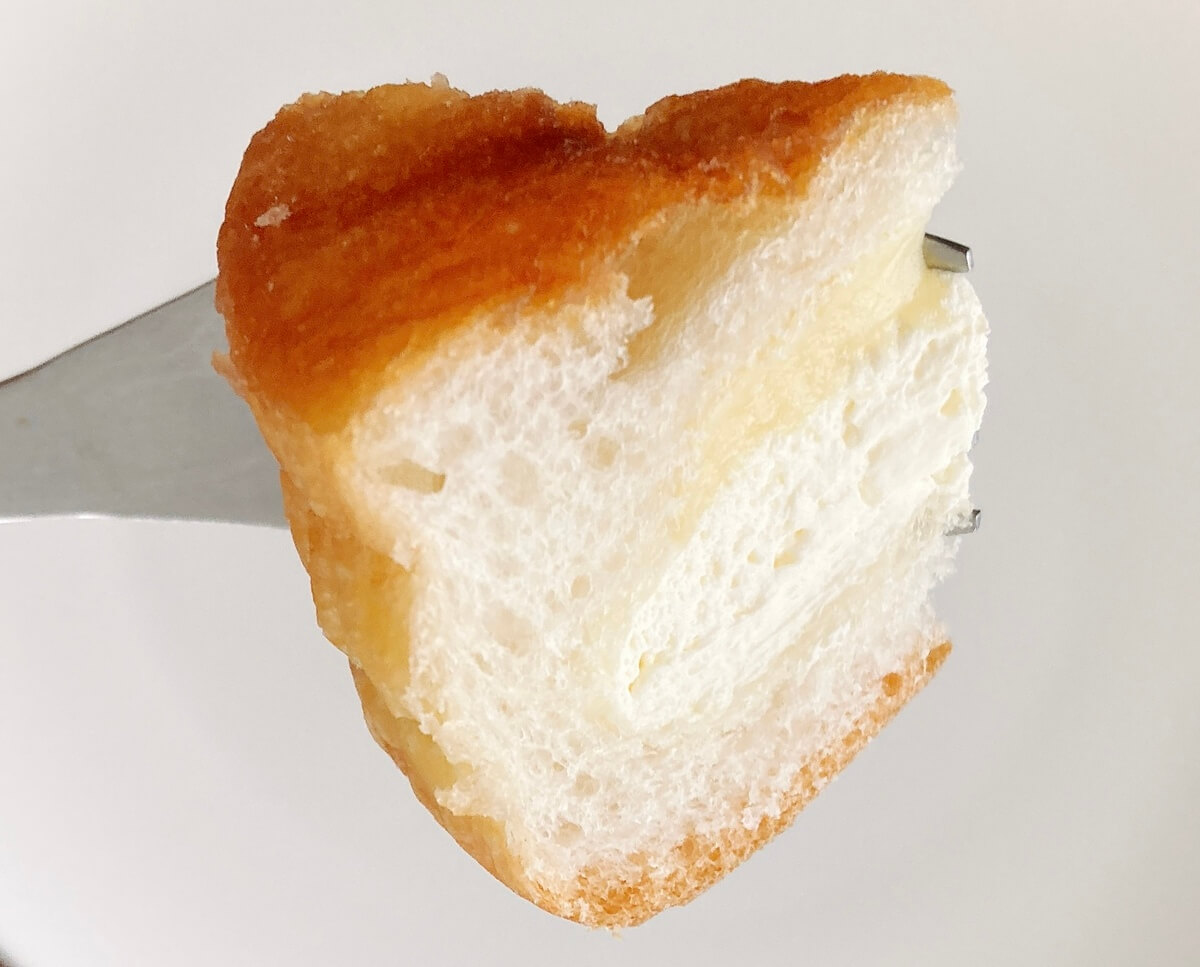 ファミリーマート「たっぷりクリームのクレームブリュレパン」