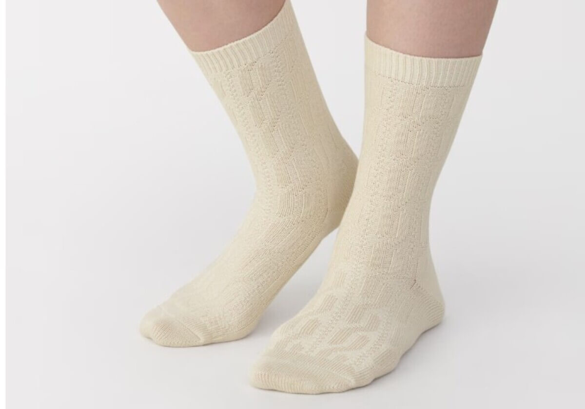 無印良品　婦人　足なり直角　履き口やわらか　ケーブル柄靴下