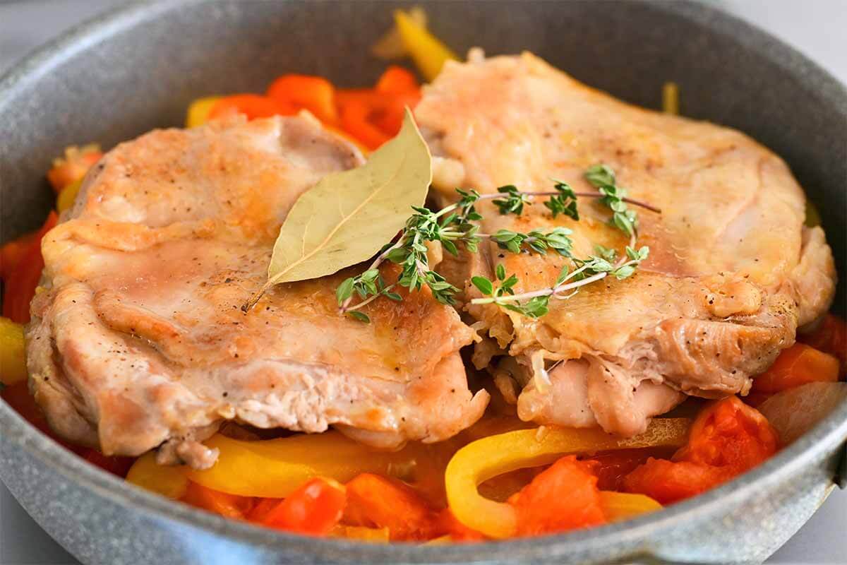 タサン志麻さん「鶏肉のバスク風煮込み」