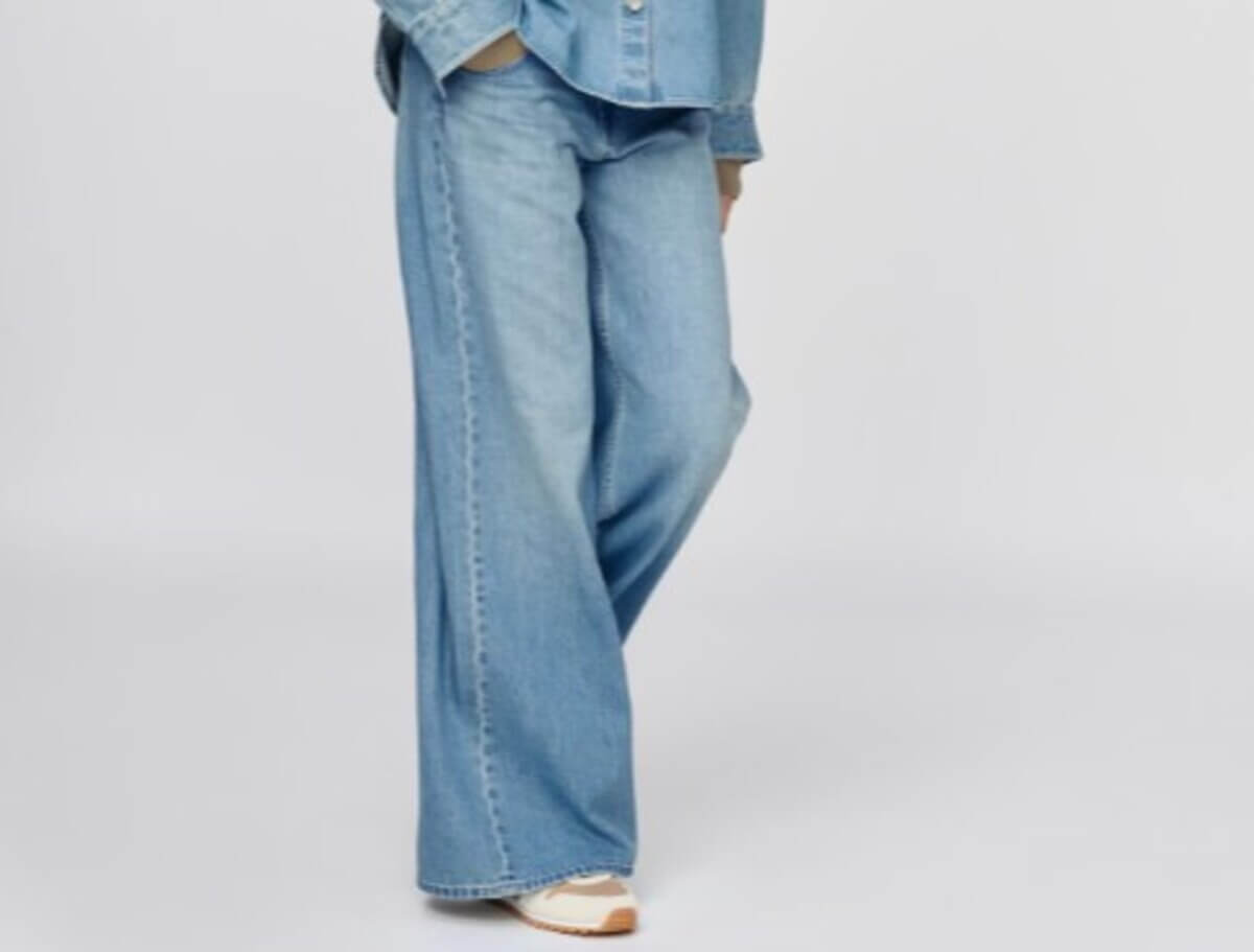 ユニクロ　ローライズワイドジーンズ
