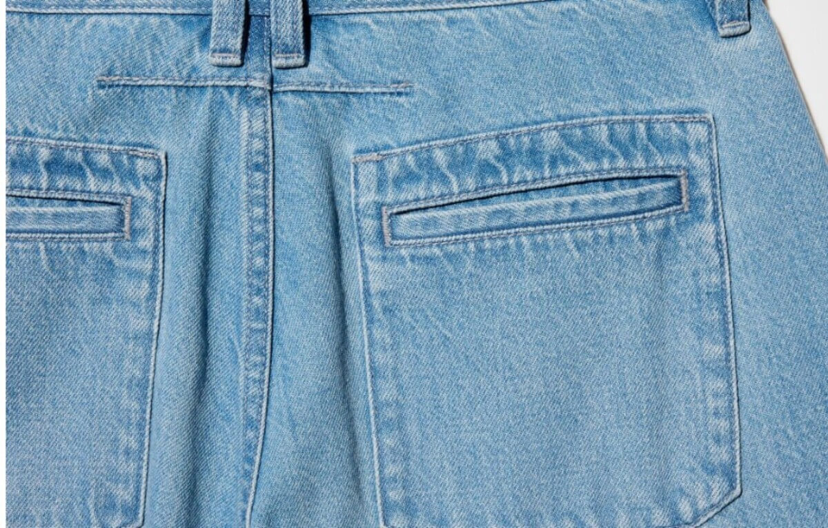 ユニクロ　ローライズワイドジーンズ