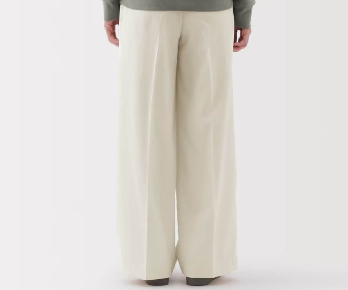 無印良品　婦人 撥水 タックストレートパンツ