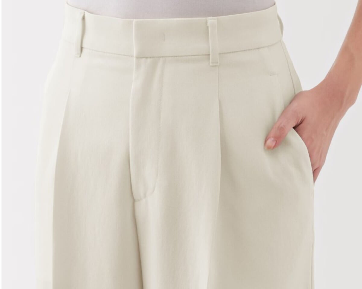 無印良品　婦人 撥水 タックストレートパンツ