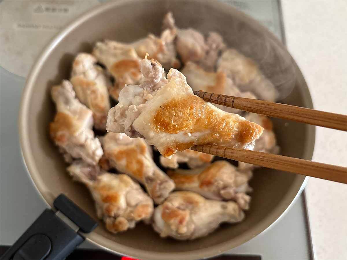 藤井恵さん「手羽元と卵とにんにくの酢しょうゆ煮」
