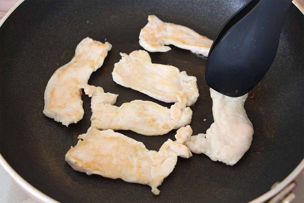 笠原将弘さん「鶏むね肉のタン塩風」