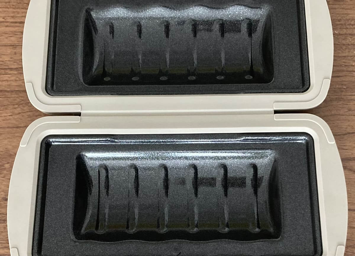 3COINS「電子レンジ用ハーフホットサンドメーカー」